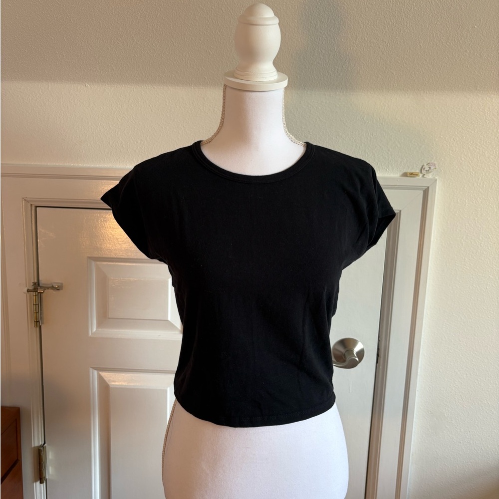 GG Collection Classic Black Crop Top